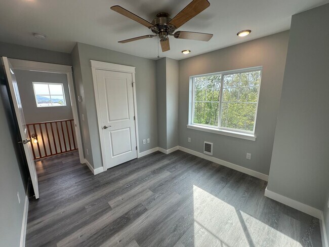 Building Photo - 3501 Sussex Dr