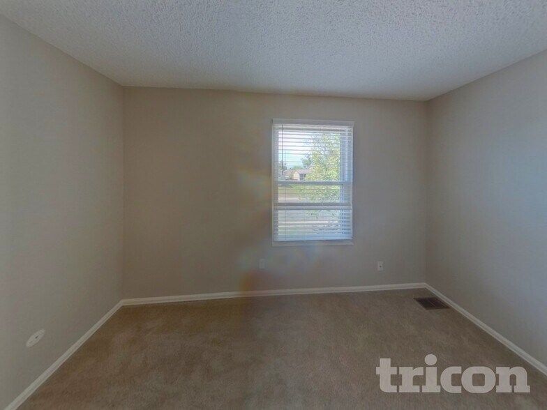 Building Photo - 4868 Irving Dr