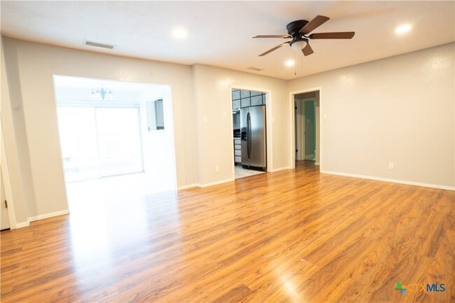 Building Photo - 1207 Wales Dr