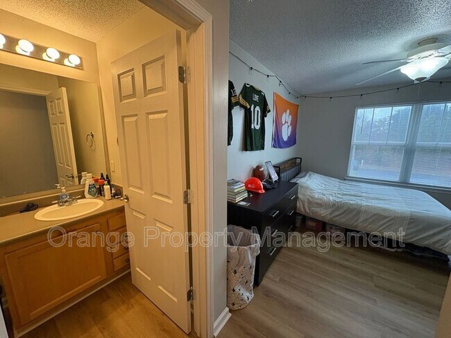 Building Photo - 1331 Harts Ridge Dr