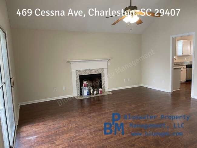 Building Photo - 469 Cessna Ave
