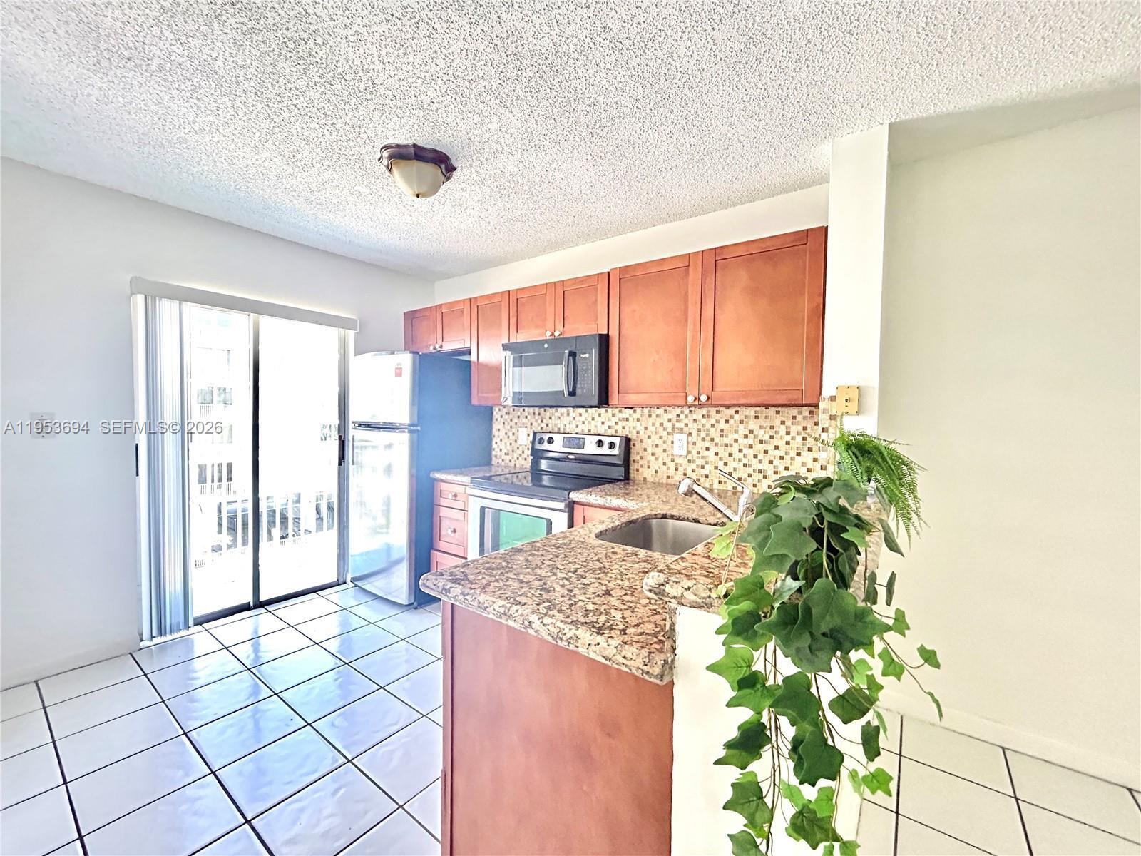Building Photo - 2575 SW 27th Ave