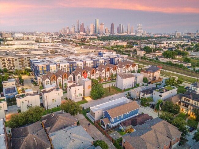 Building Photo - 1315 Lakin St