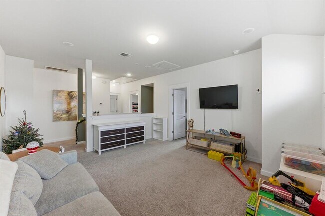 Building Photo - 159 Threshing Rd