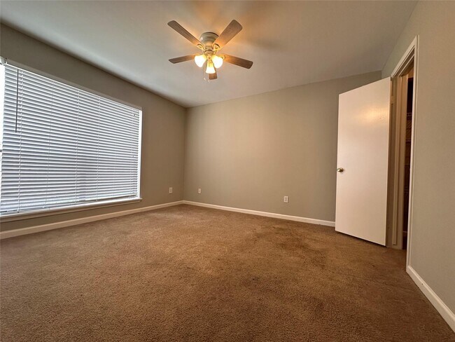 Building Photo - 2025 Augusta Dr