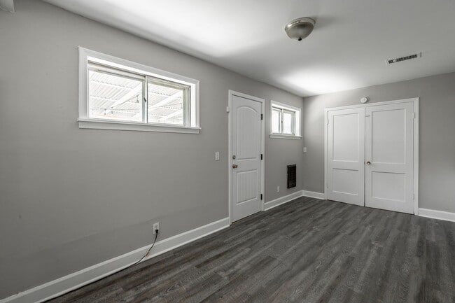 Building Photo - Newly Renovated 2 Bedroom 1 bath Home