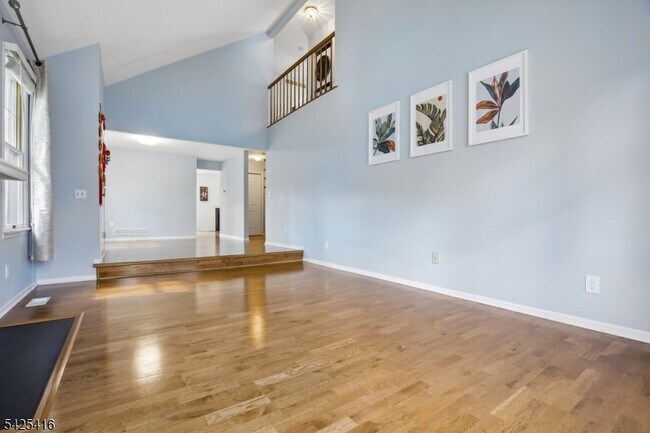 Building Photo - 14 Exeter Rd