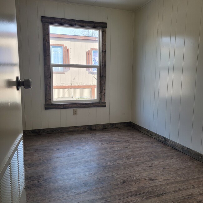 Building Photo - Mountain View Estates