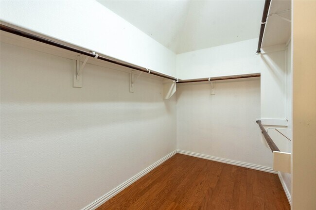 Building Photo - 935 Panther Ln