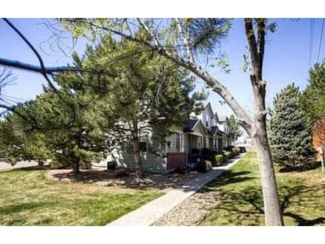Building Photo - 749 S Depew St
