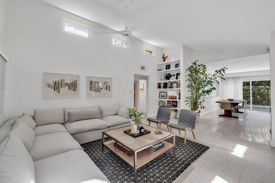 Building Photo - 420 NE 87th St