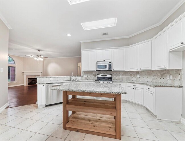 Building Photo - 18419 Wolf Creek Tr