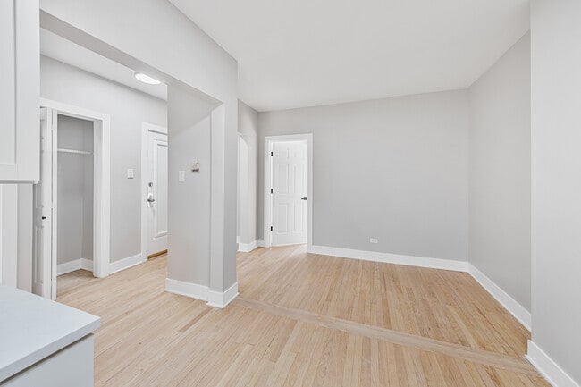 Building Photo - 7375 N Damen Ave