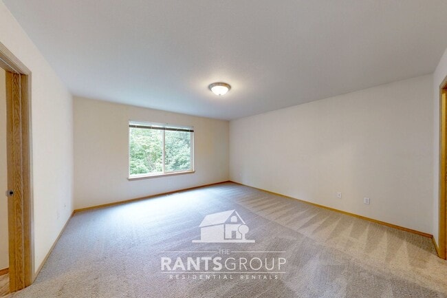 Building Photo - Great Location!  Quiet Neighborhood!