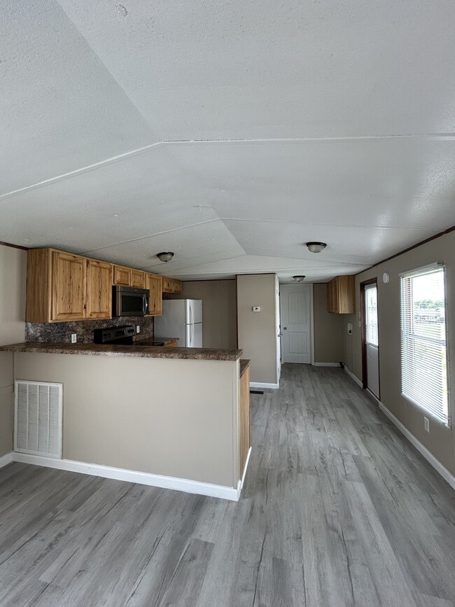 Building Photo - 405 Debby St