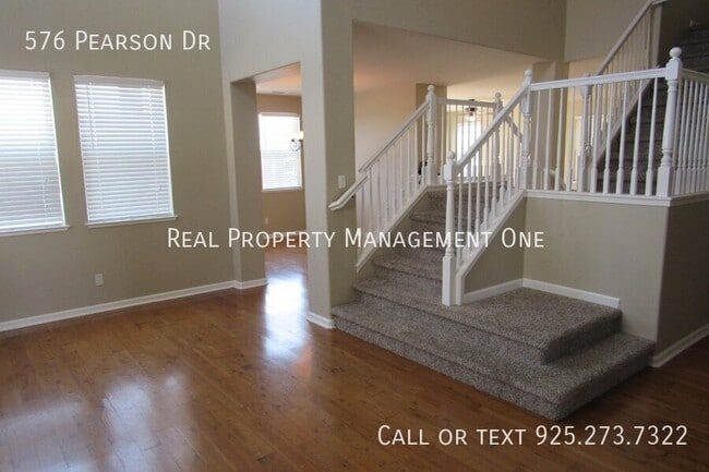 Building Photo - 576 Pearson Dr