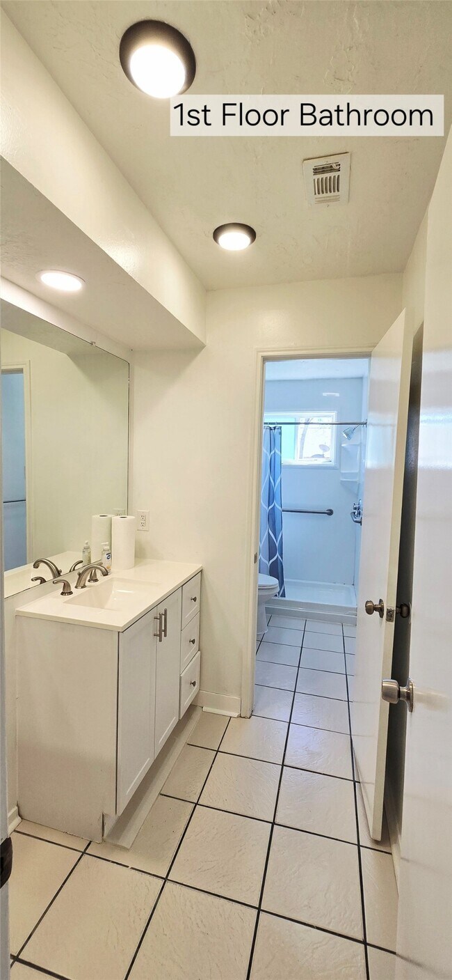 Building Photo - 4827 Cypressdale Dr