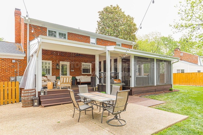 Building Photo - 9133 Robin Ridge Dr