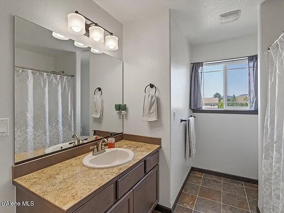 Building Photo - 1824 E Warbler Ln