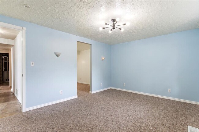 Building Photo - Perfect Family Home! 5 Beds, 3 Baths in Pl...