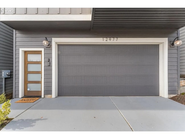 Building Photo - Modern Comfort Meets Convenience in Happy ...