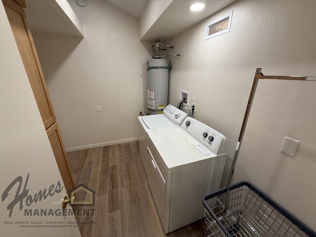 Building Photo - 787-789 N Alda Dr