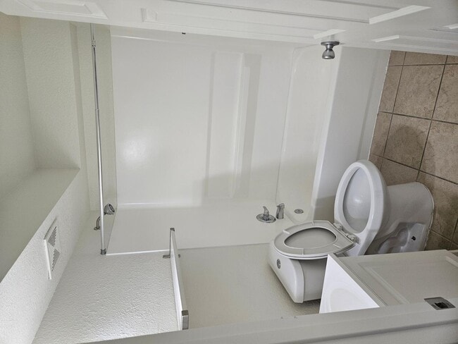 Building Photo - 1310 S Hardy Dr