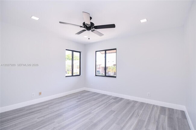 Building Photo - 2315 SW 22nd Ave