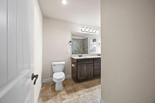 Building Photo - 547 N Longfellow Ln