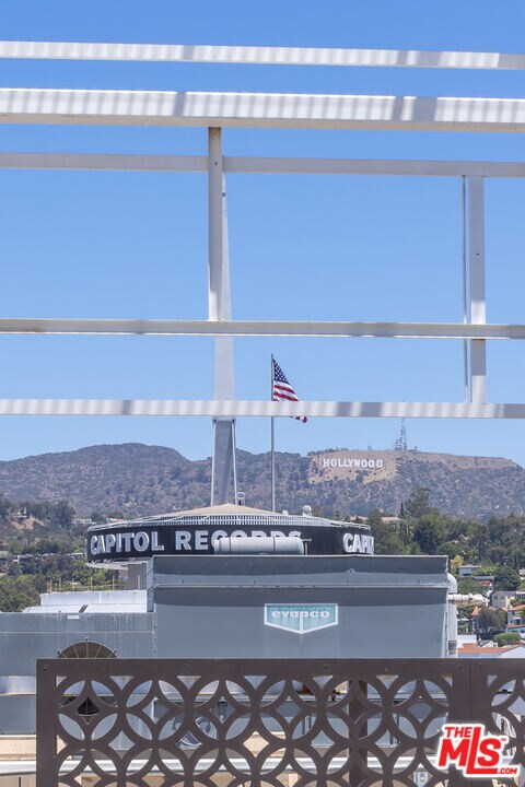 Building Photo - 6253 Hollywood Blvd