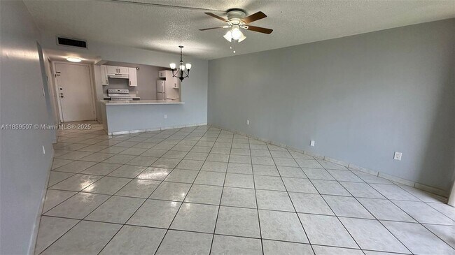 Building Photo - 10425 SW 112th Ave