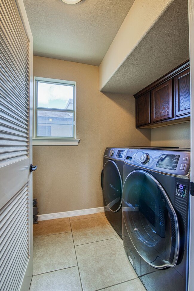 Building Photo - Beautiful Corner lot House