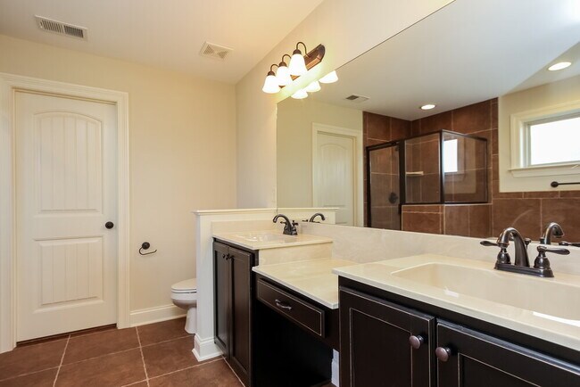 Building Photo - 3167 Pinetree Loop N