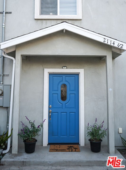 Building Photo - 2114 1/2 Ridgeley Dr