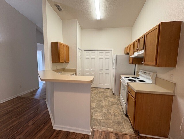 Building Photo - 3/2 Duplex