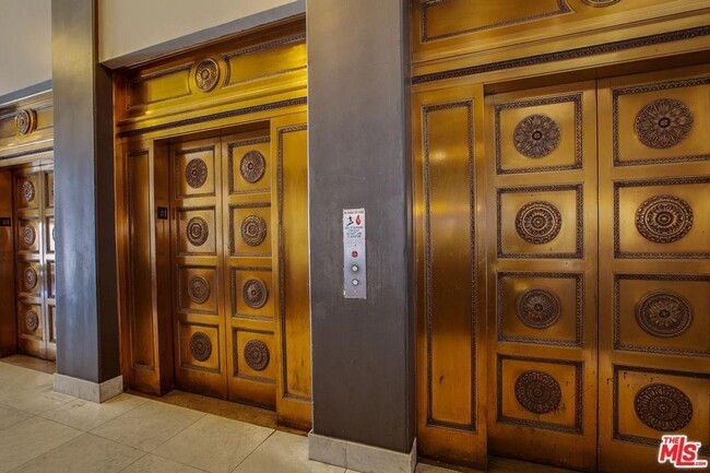 Elevators - 215 W 7th St