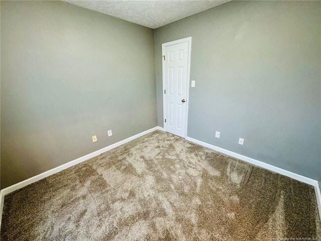 Building Photo - 616 Amberdale W Cir