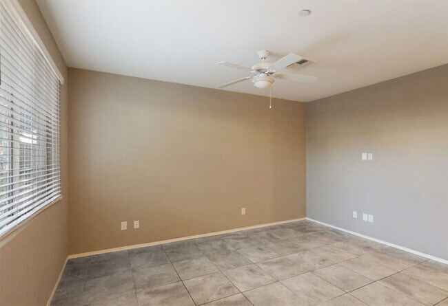 Building Photo - Beautiful Mountains Edge 3 Bedroom Townhome