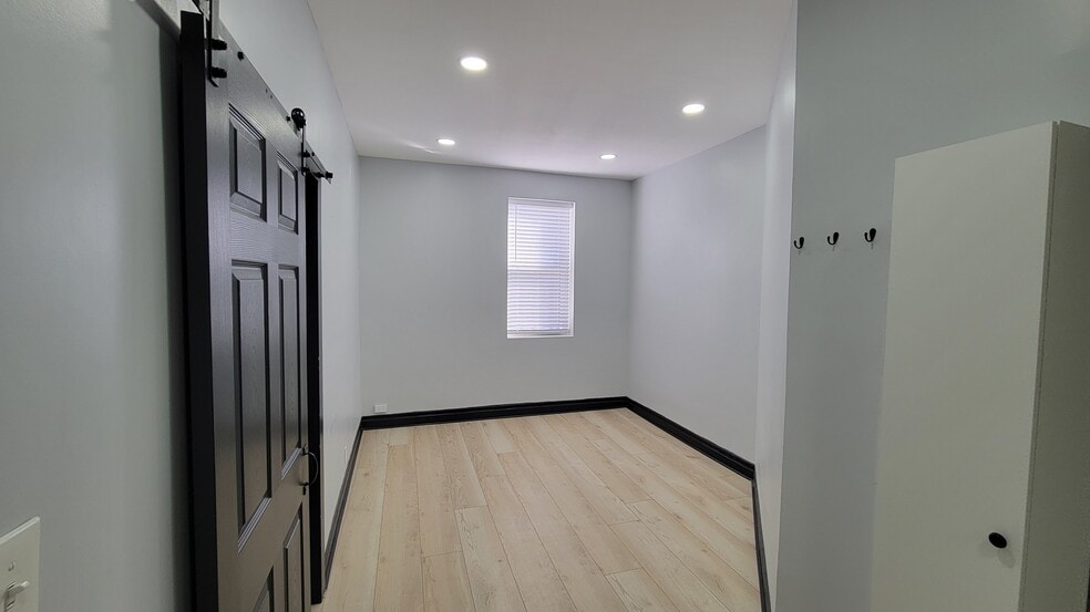 Building Photo - 58 62nd St