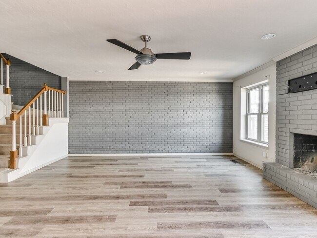 Building Photo - 3063 W Wilshire Blvd