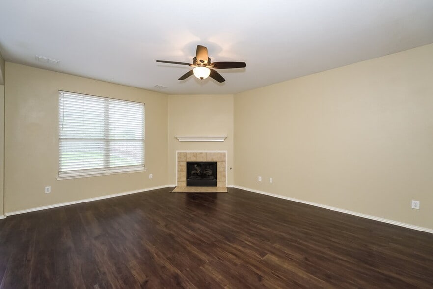 Building Photo - 2808 Lynx Ln