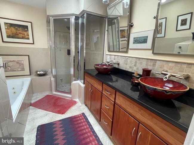 Building Photo - 19 Sunset Dr