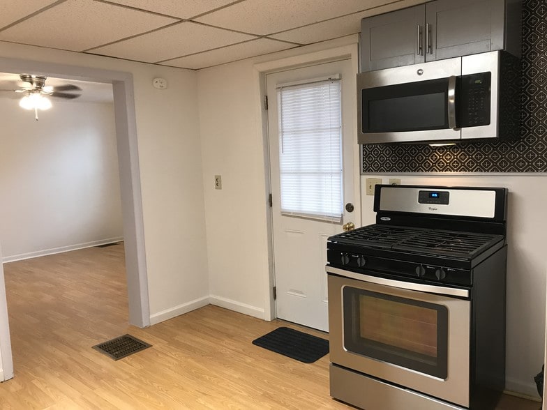Enjoy cooking in this beautiful Kitchen - 2203 5th Ave