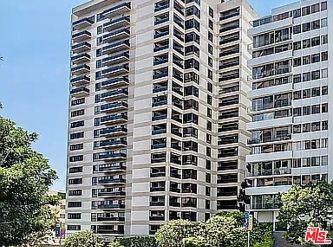 Building Photo - 10445 Wilshire Blvd