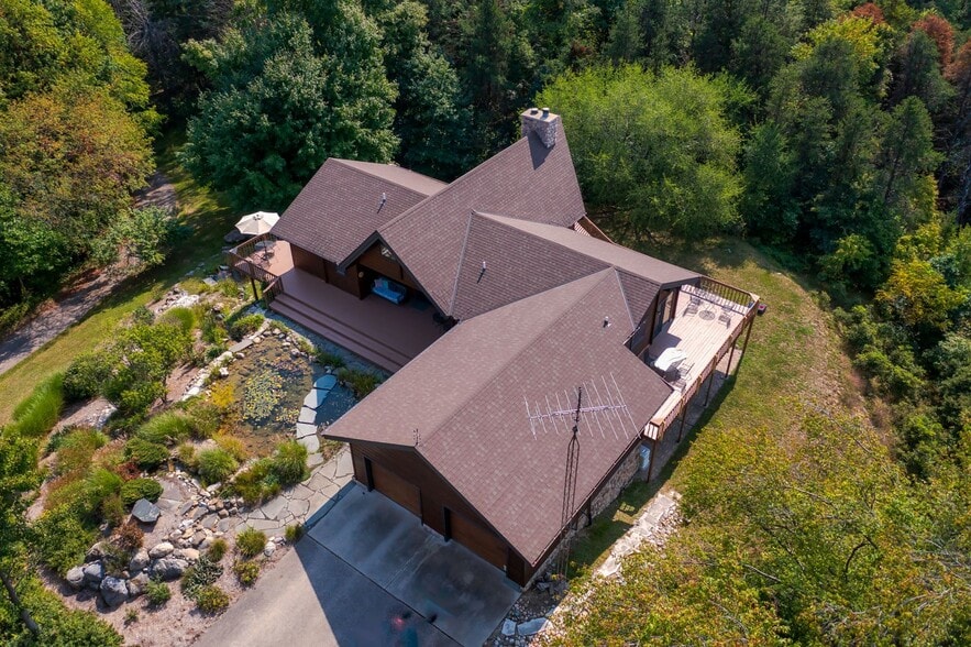 Building Photo - 61180 48th Ave