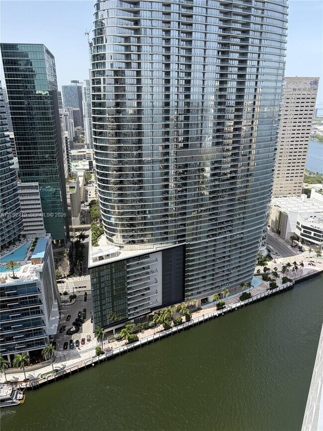 Building Photo - 475 Brickell Ave
