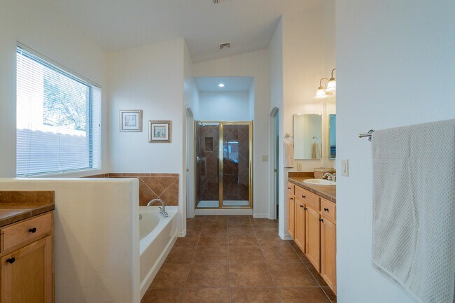 Building Photo - 5109 N Pelican River Way