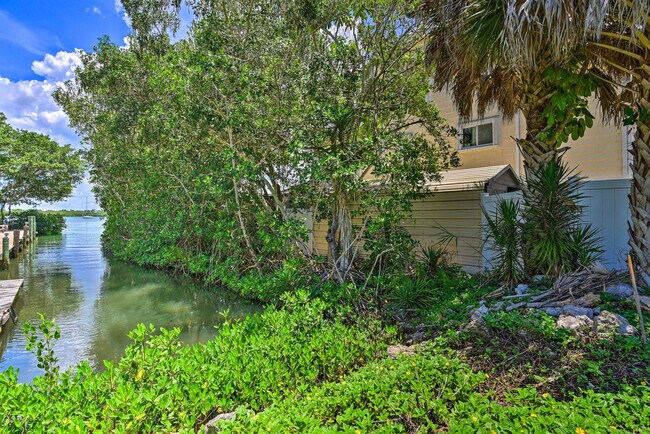 Building Photo - 830 Laguna Drive-SI ID1620665P