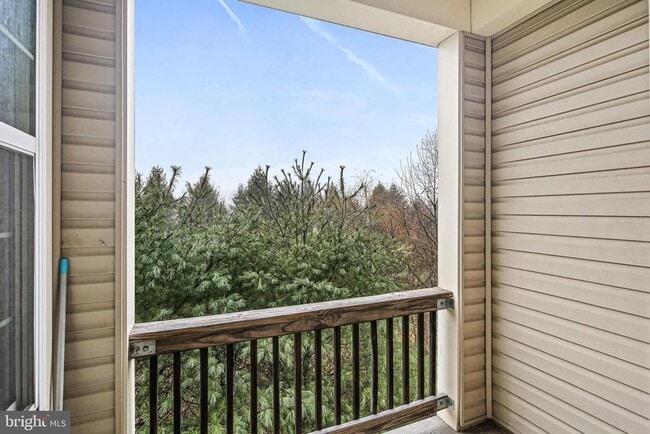 Building Photo - 23216 Scholl Manor Way