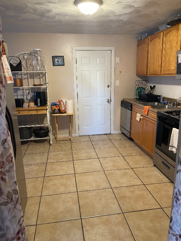 Building Photo - 1 Median Cir